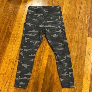 Ultimate Camo 7/8 tight athleta leggings